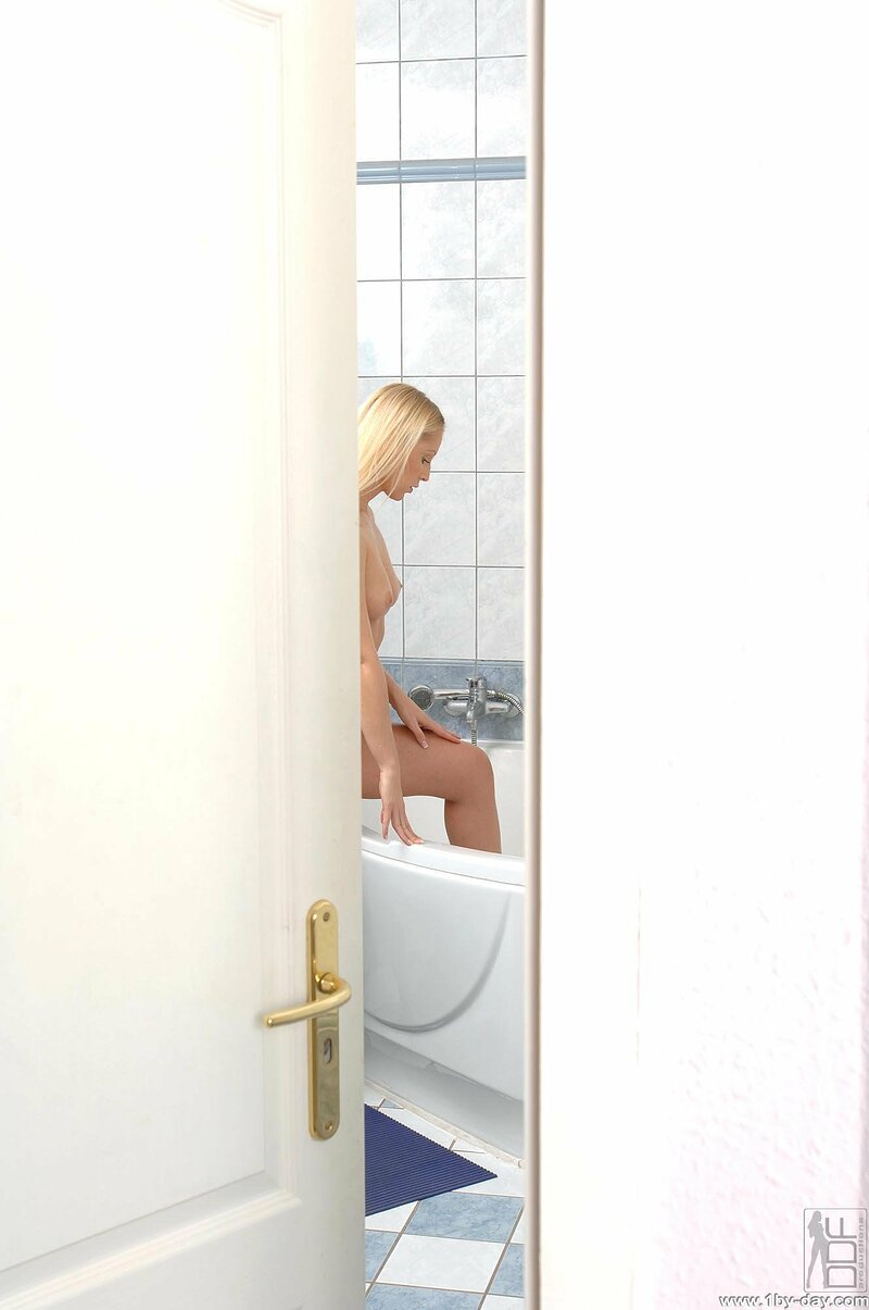 Лира, 23 года, 1 размер груди